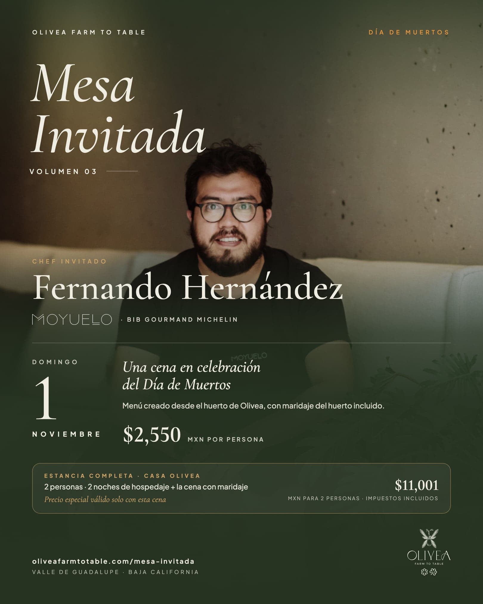 Cartel de Mesa Invitada Volumen 03: el chef Fernando Hernández, de Moyuelo, sentado en un sillón; cena de Día de Muertos el domingo 1 de noviembre en Olivea Farm To Table.